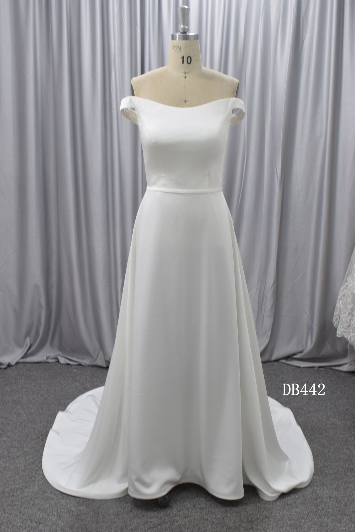 Simple soft satin A line bridal gown whole sale price wedding dress