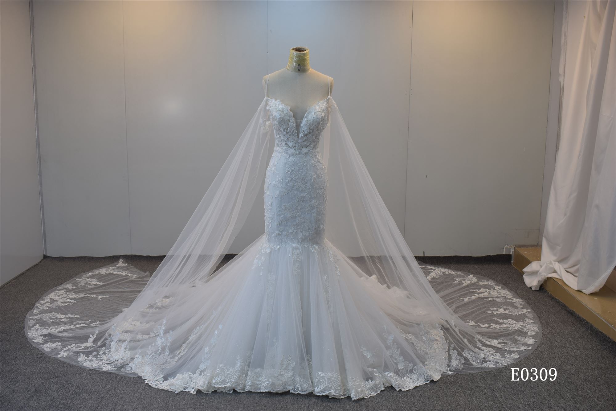 2022 Decent Sweetheart No Sleeveless Bridal Dress With Train Wedding Dress