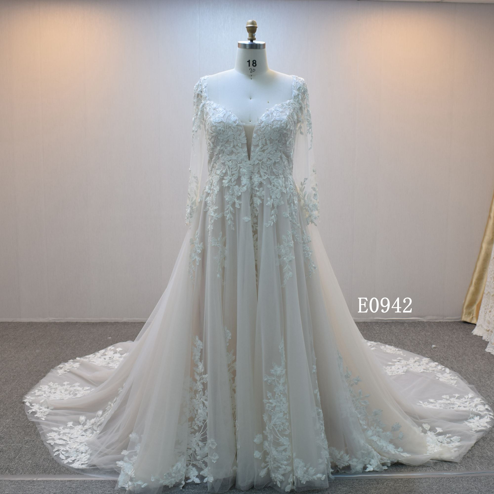 A-line bridal dress guangzhou factory made elegant Lace bridal dress