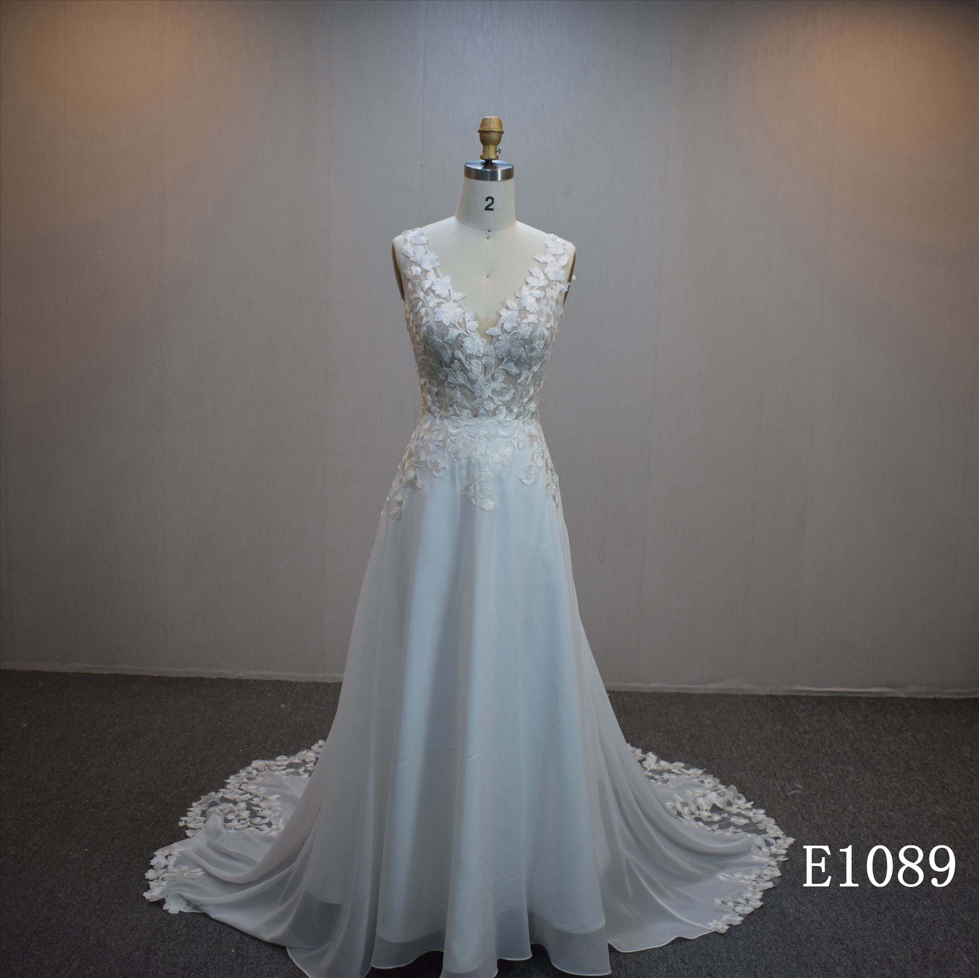 Lastest design A-line bridal dress guangzhou factory made elegant Lace bridal dress