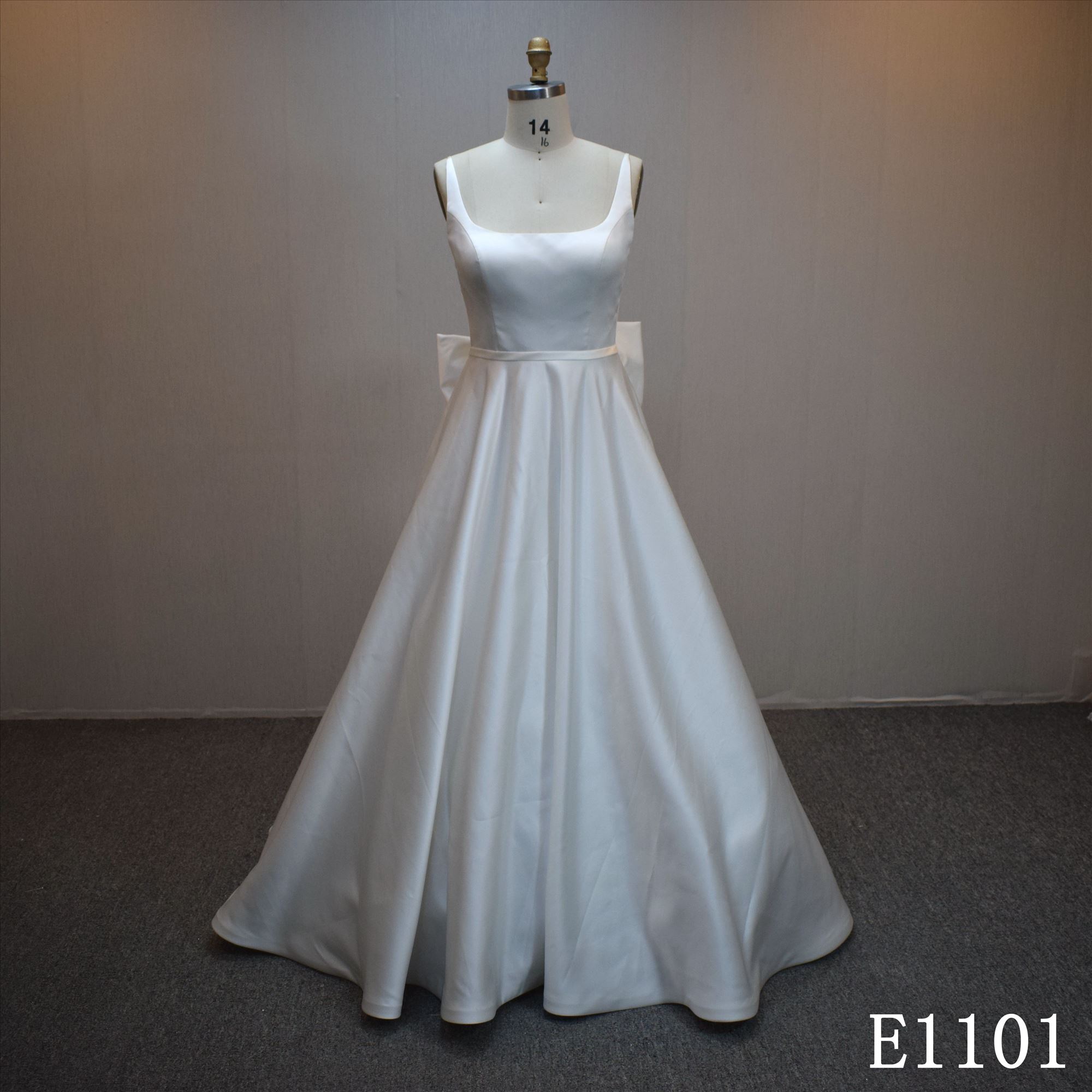 Lastest design  A-line bridal dress guangzhou factory made Sleeveless bridal dress