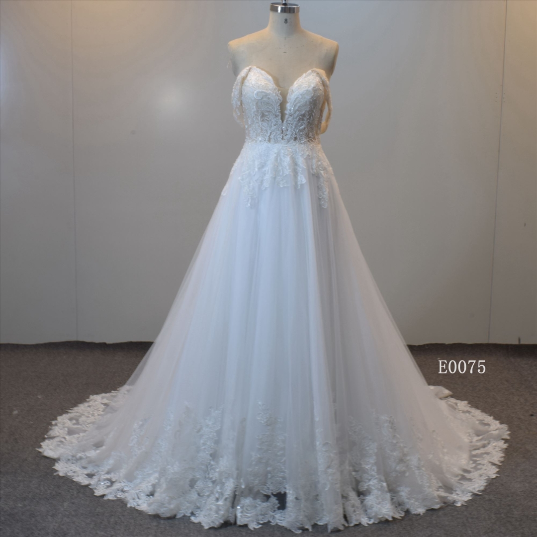 Off Shoulder  Sweetheart Neckline Wedding Gown Applique Bridal Gown