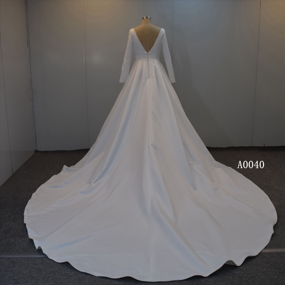 Custom Long Sleeves Bridal Gown O-Neckline Ballgown Wedding Dress For Women