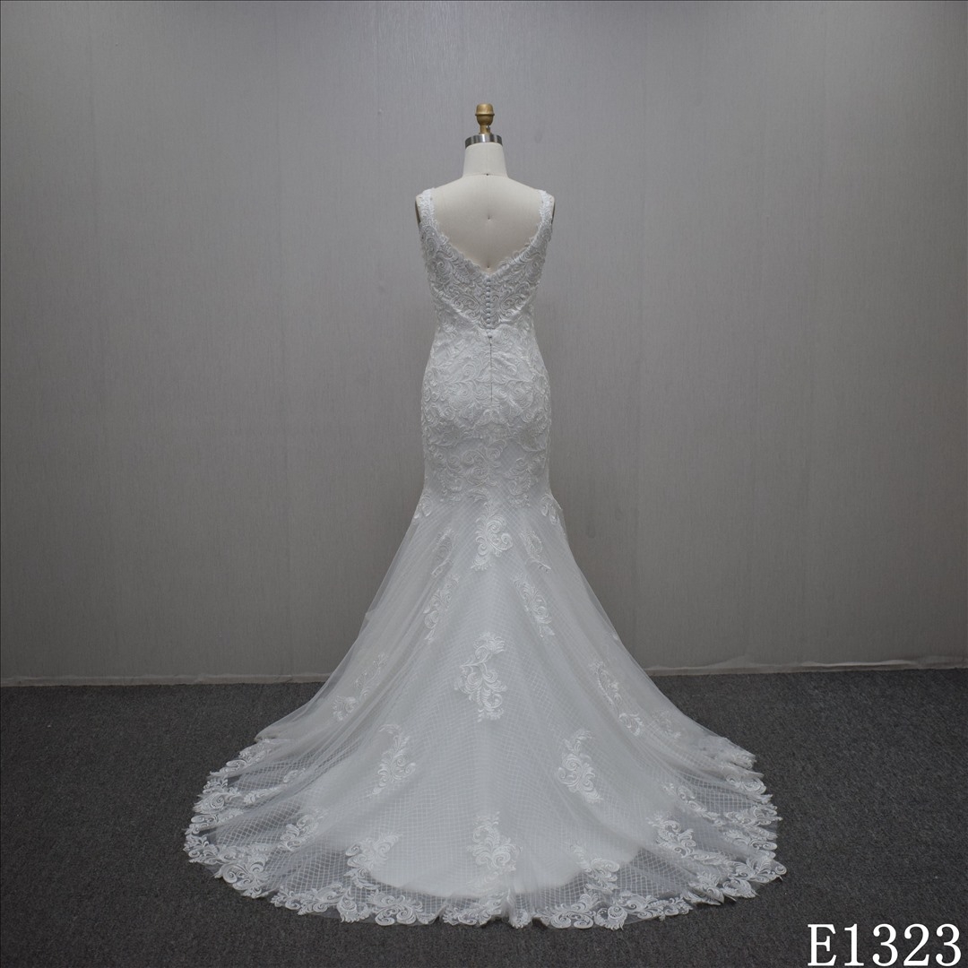 Factory sell  formal Trumpet V -neck appliqued nice quality wedding dress