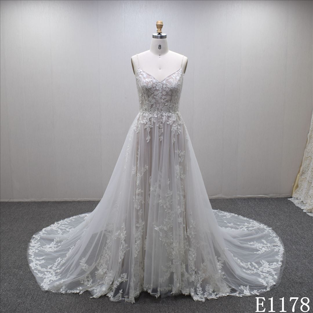 Cinderella elegant  summer  A-line V -neck lace appliqued  bridal dress