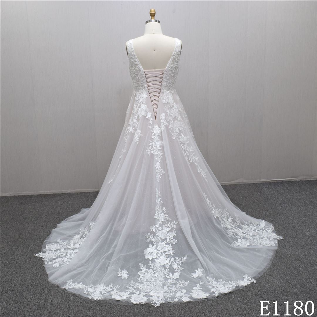 2023 Fairy  princess   A-line plunging v- neck lace appliqued hand-made  bridal dress