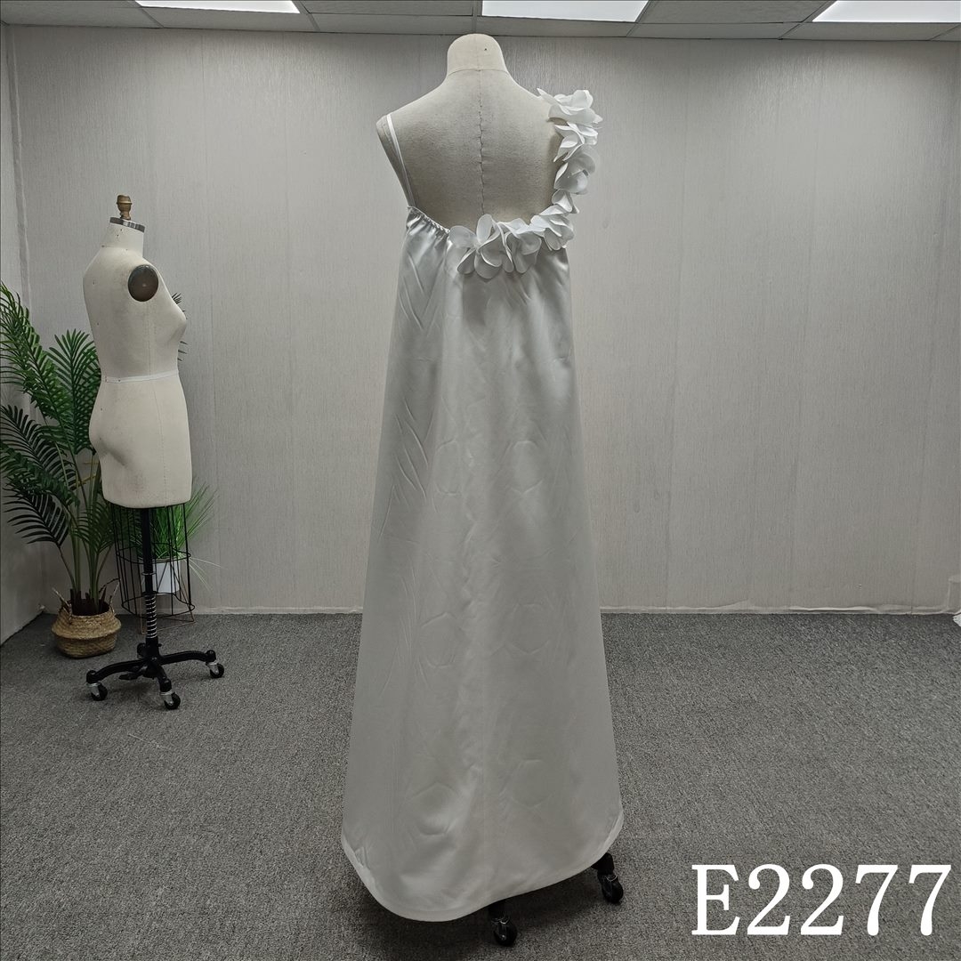 High Quality Elegant and simple Sleeveless  Wedding Dress