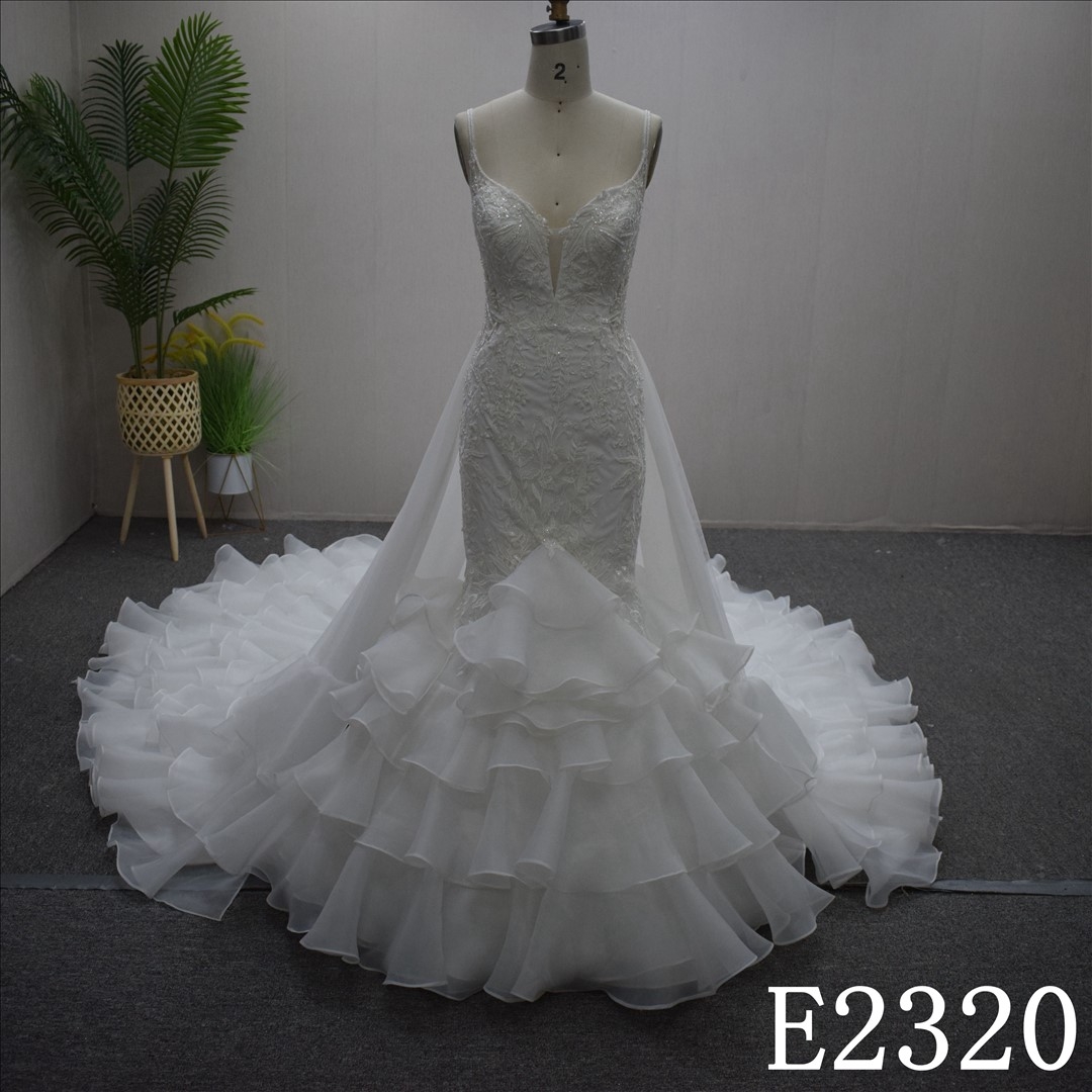 Best Sale Mermaid  princess V-neck  lace appliqued  wedding dress