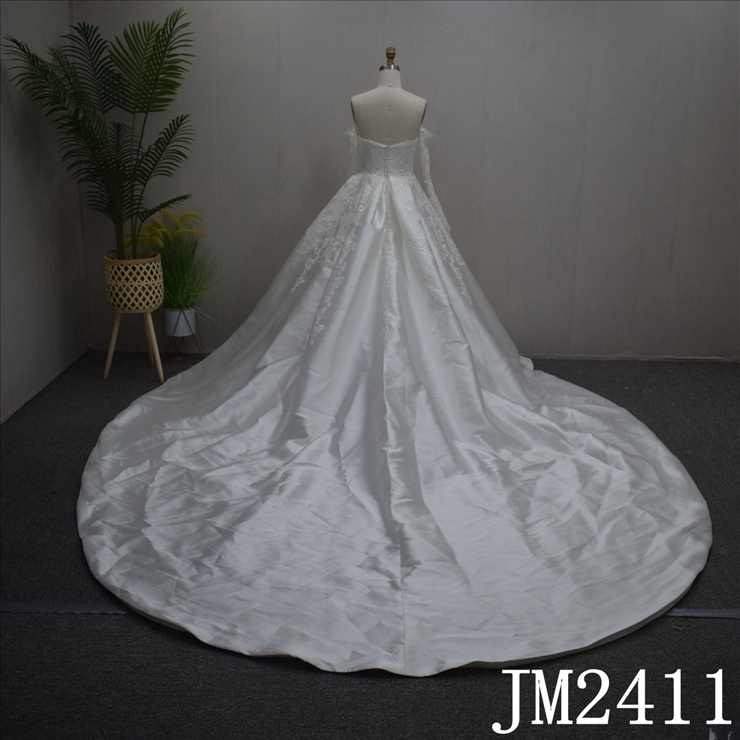 Simple Long Sleeves A-line Lace Flower Sweetheart Hand Made wedding Dress