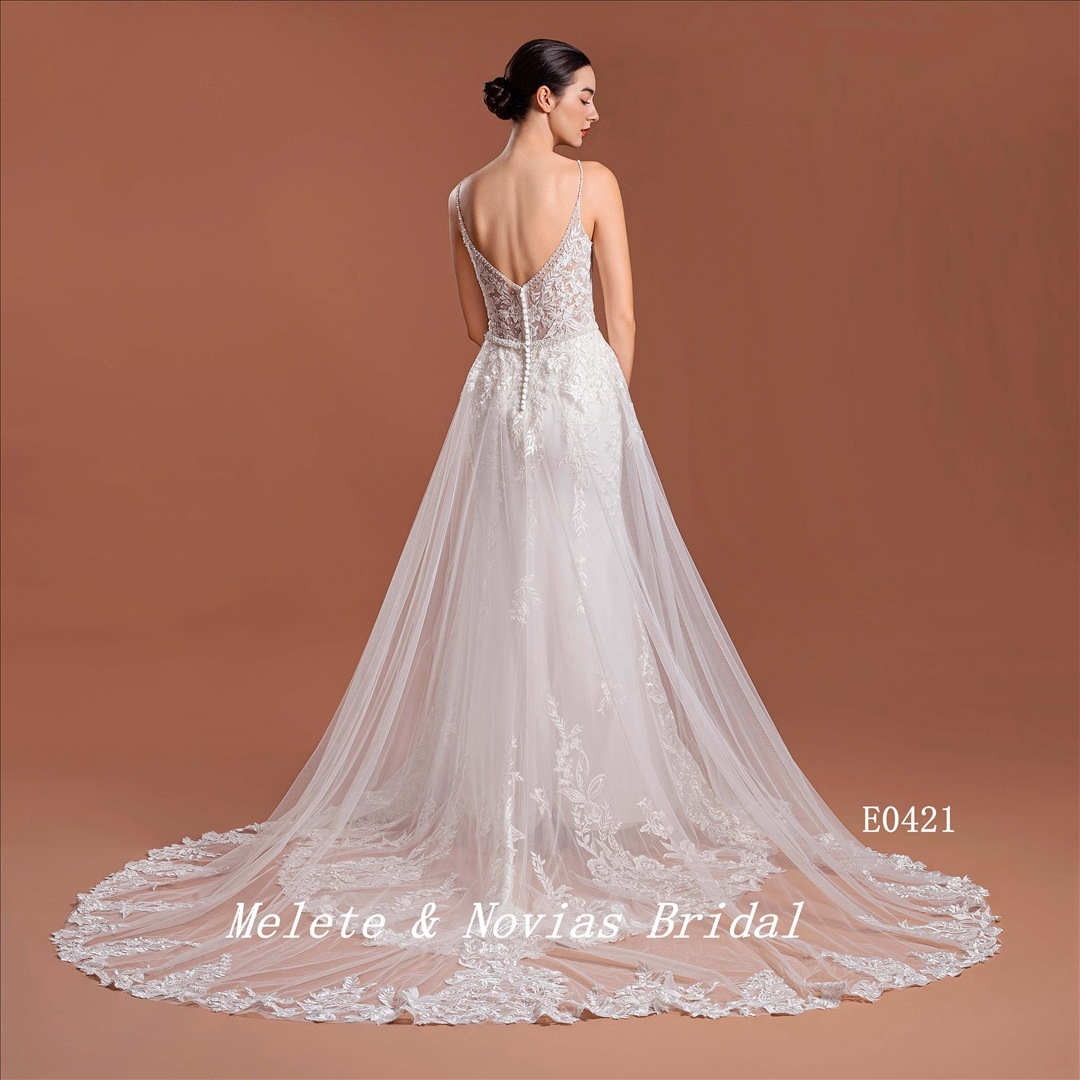 2024 V Neckline Wedding Dress Elegant Spaghetti Strap Bridal Gown