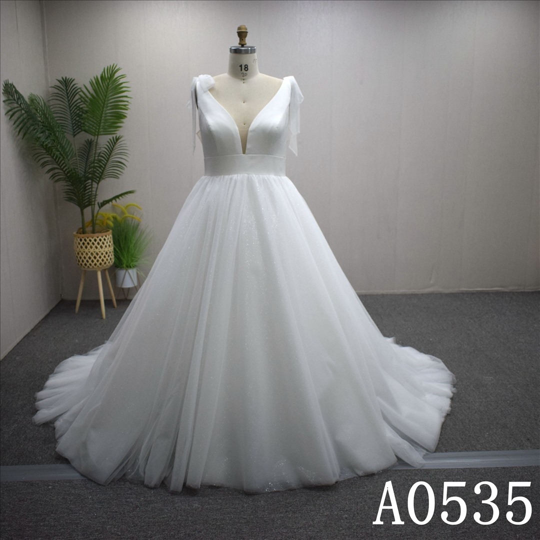 Elegant Wedding Dress V Neckline Bridal Gown