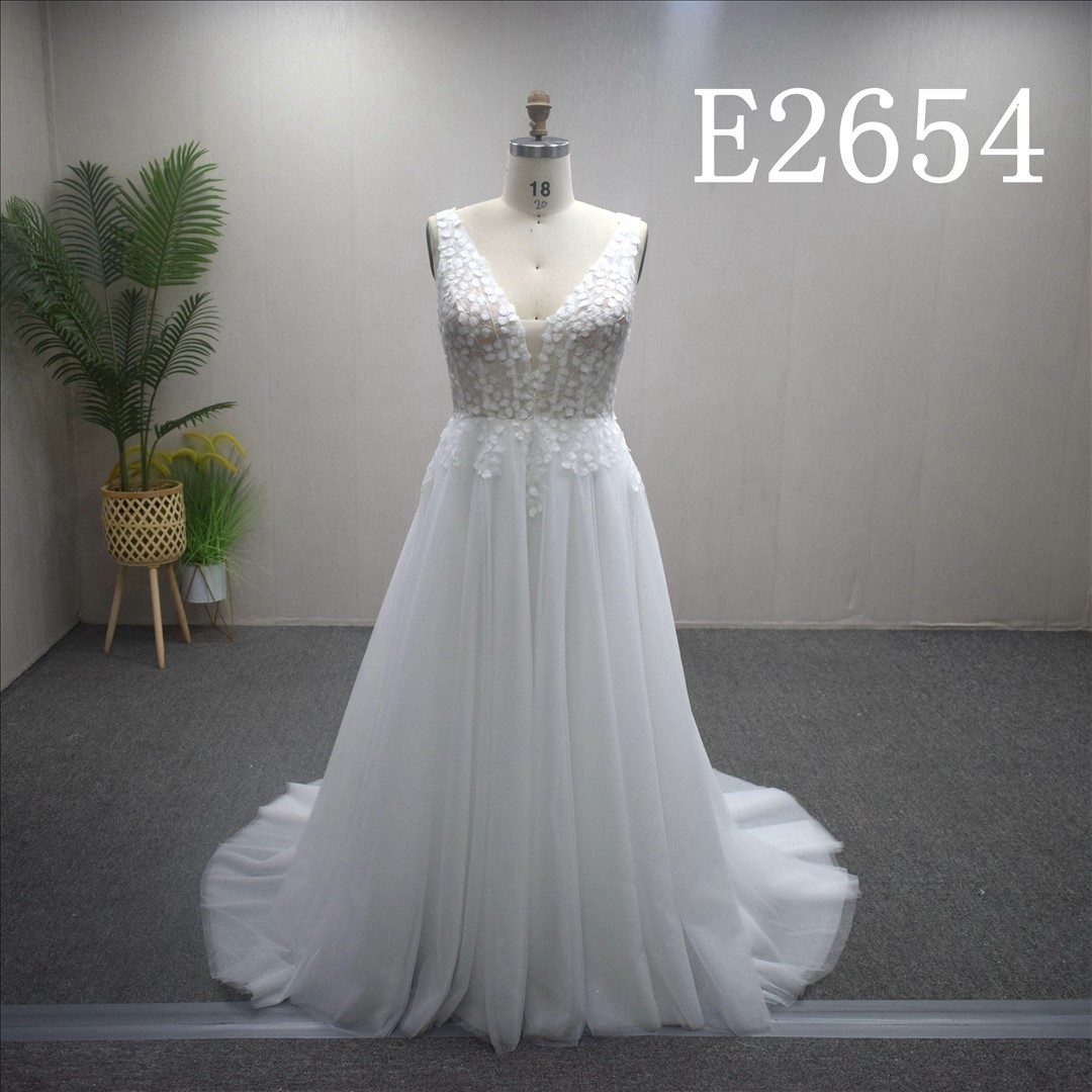 Elegant 2025 Wedding Dress V Neckline Bridal Gown