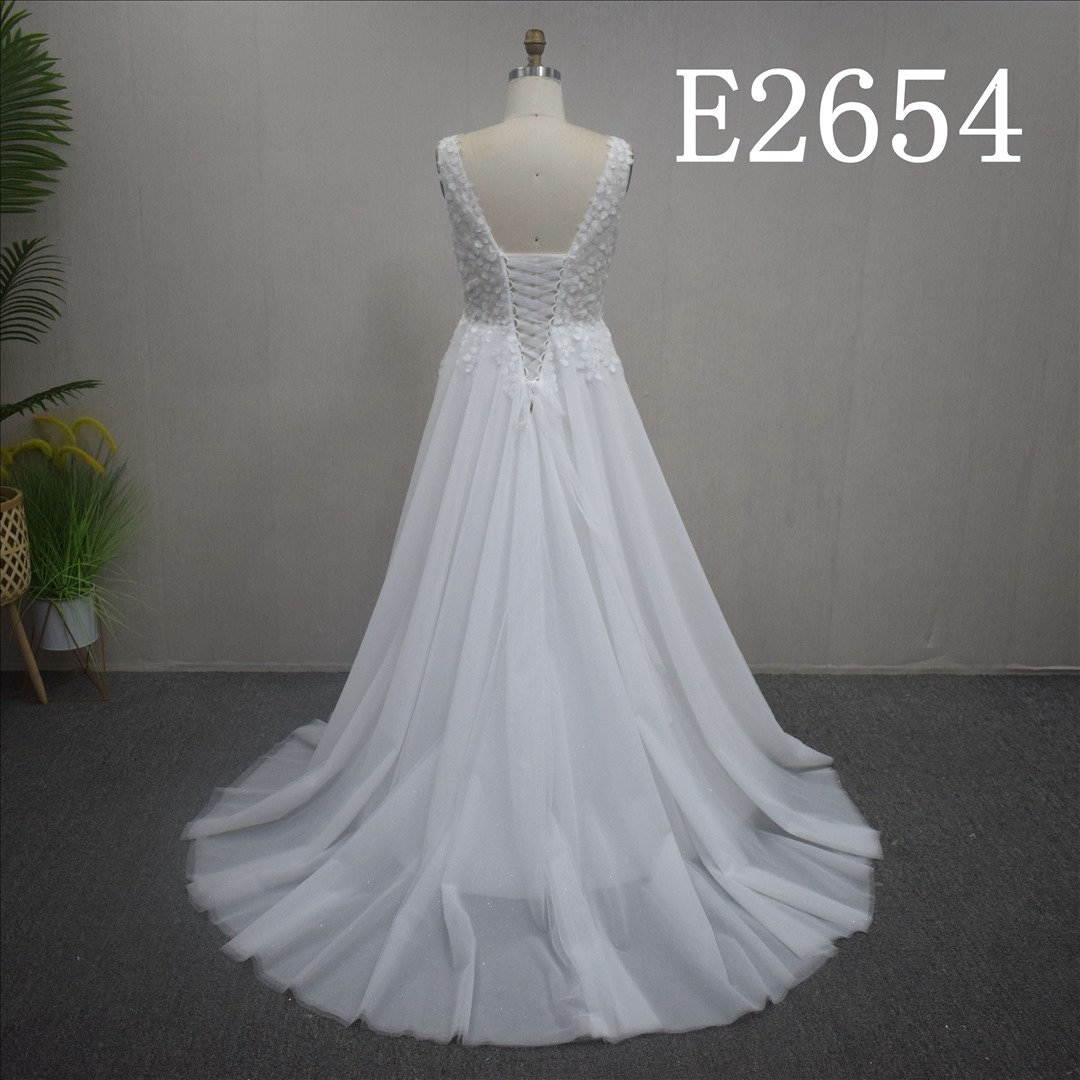 Elegant 2025 Wedding Dress V Neckline Bridal Gown