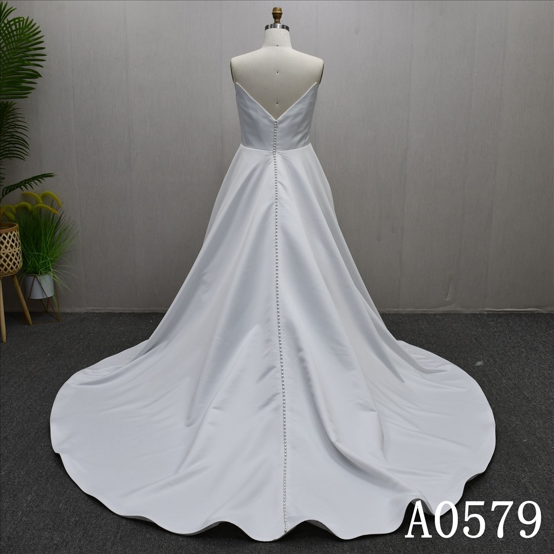 2025 New Design Luxury Elegant strap Zipper Plus Decorative Button Bridal Gowns