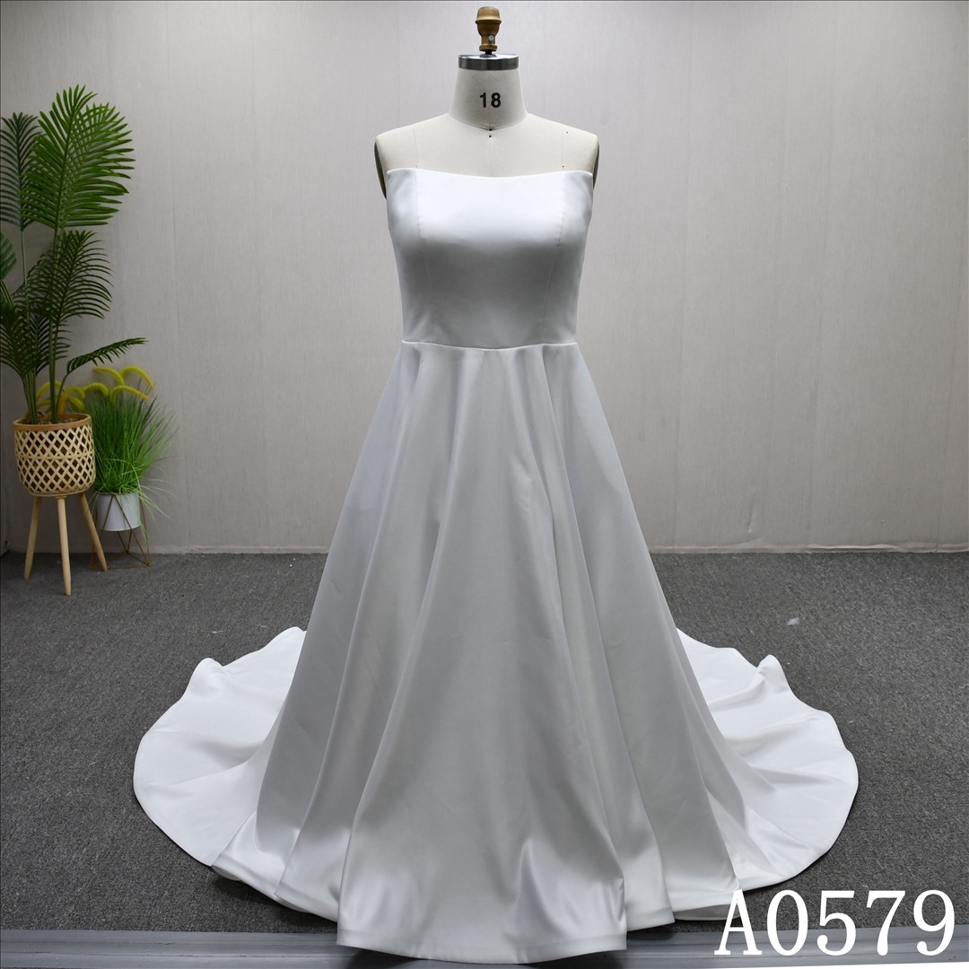 2025 New Design Luxury Elegant strap Zipper Plus Decorative Button Bridal Gowns