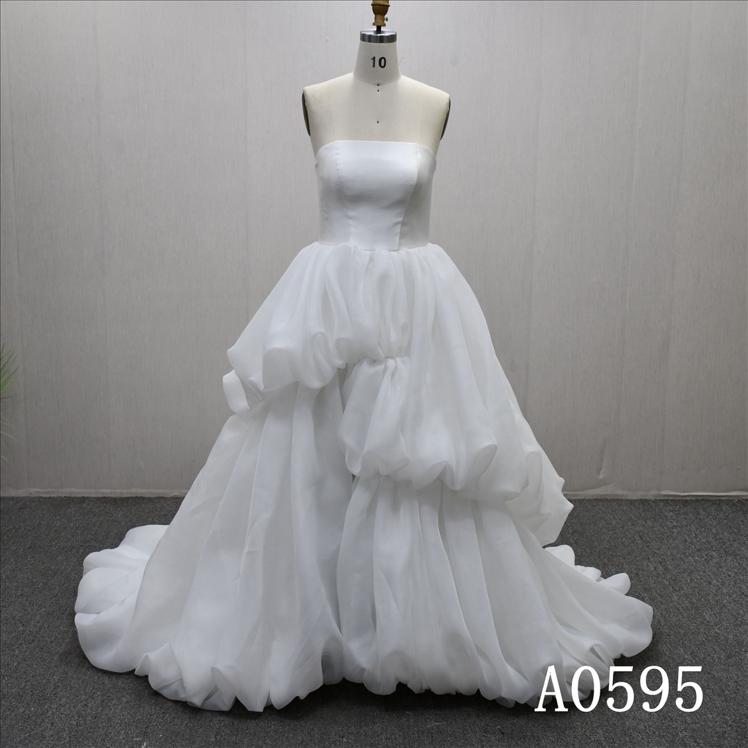 2025 Luxury Elegant Sleeveless Zipper Plus Decorative Button Bridal Gowns