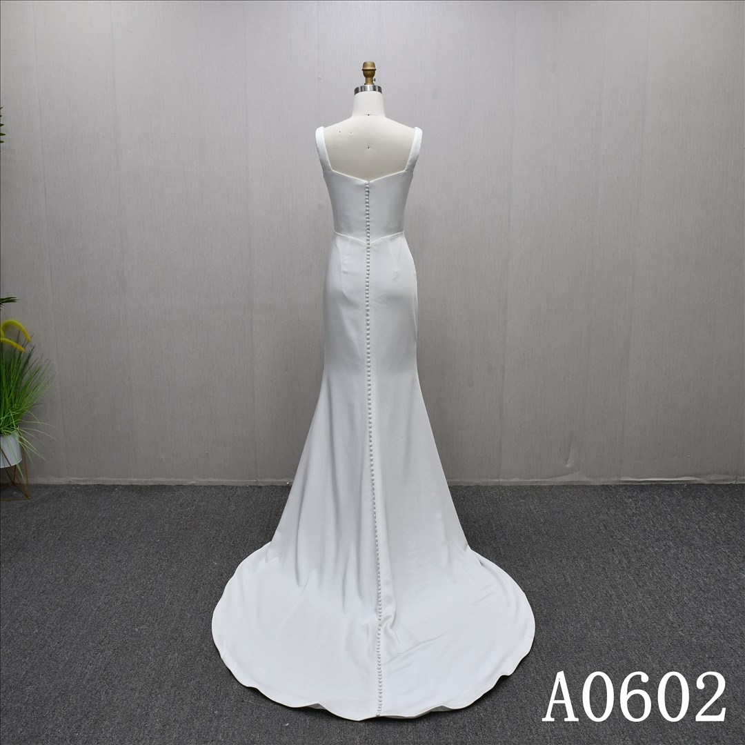 2025 Luxury Elegant Strap Zipper Plus Decorative Button Bridal Gowns