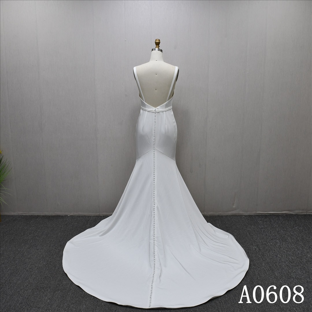 New Design Luxury Elegant Strap V Neckline Back Decorative Button Bridal Gowns