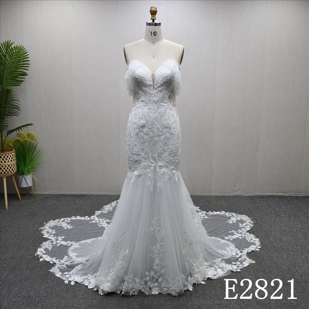 V-neckline Strapless Lace Applique Sweet Mermaid Princess Wedding Dresses