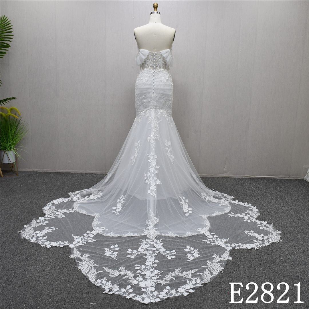 V-neckline Strapless Lace Applique Sweet Mermaid Princess Wedding Dresses