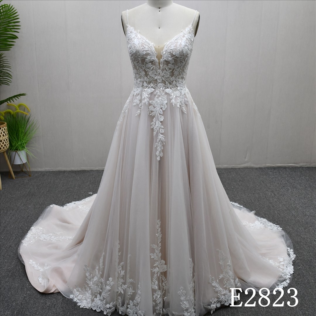 V- Neckline Lace Applique Wedding dresses Strapless A-Line Bridal Gowns