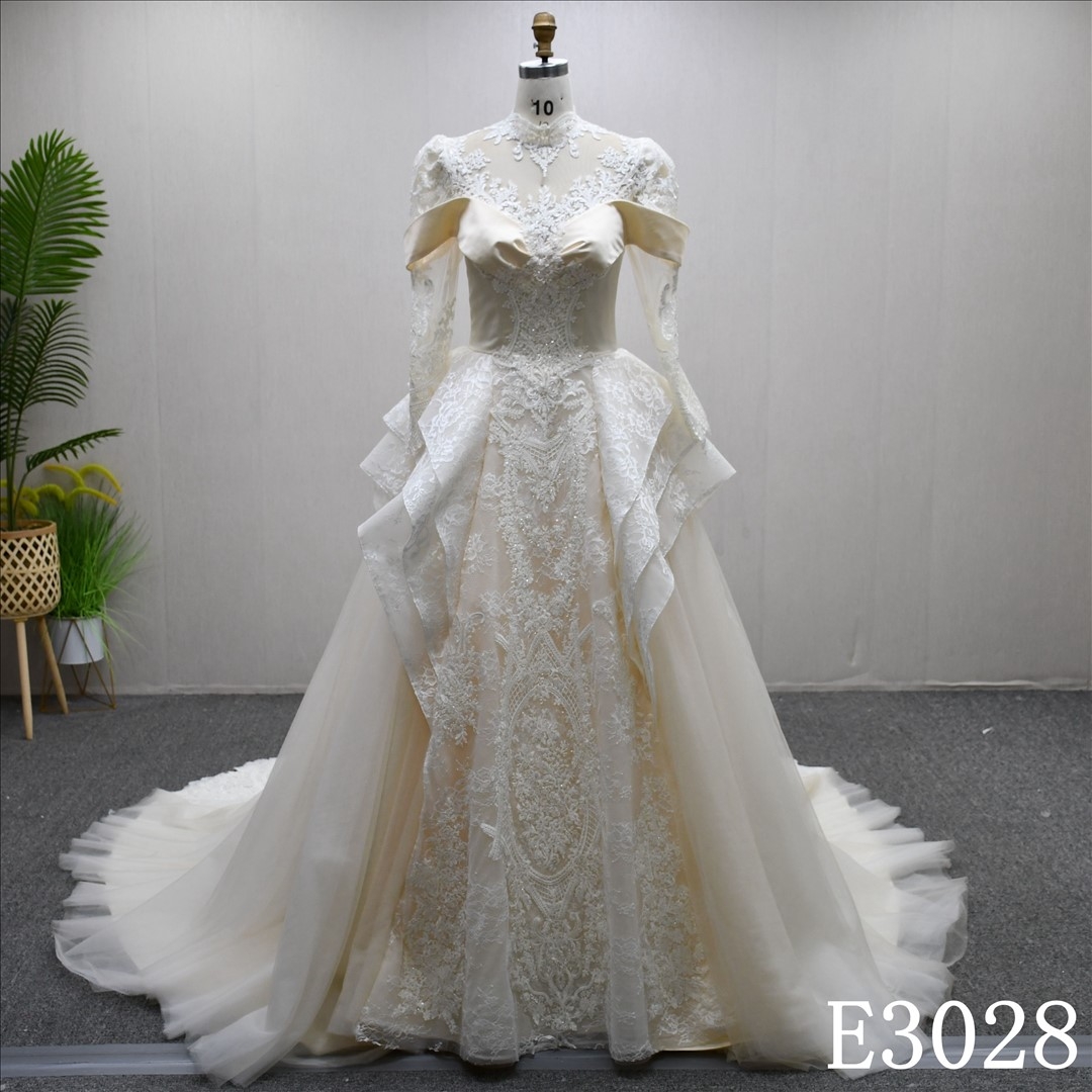 New Design Noble Long Sleeve Lace Wedding Dress Champagne Court Bridal Gowns