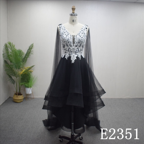 High Quality Elegant and V-nevk Lace flower hand made  Wedding Dress