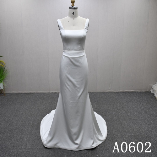 2025 Luxury Elegant Strap Zipper Plus Decorative Button Bridal Gowns