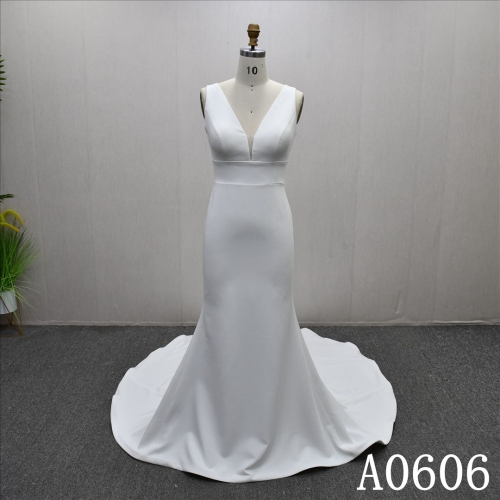 2025 Luxury Elegant Strap V Neckline Back Decorative Button Bridal Gowns