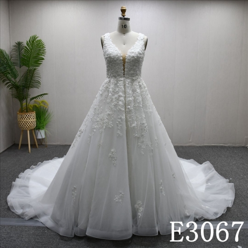 Elegant V-neckline Beaded Applique Bridal Gowns A-Line Ball Gown Wedding Dress